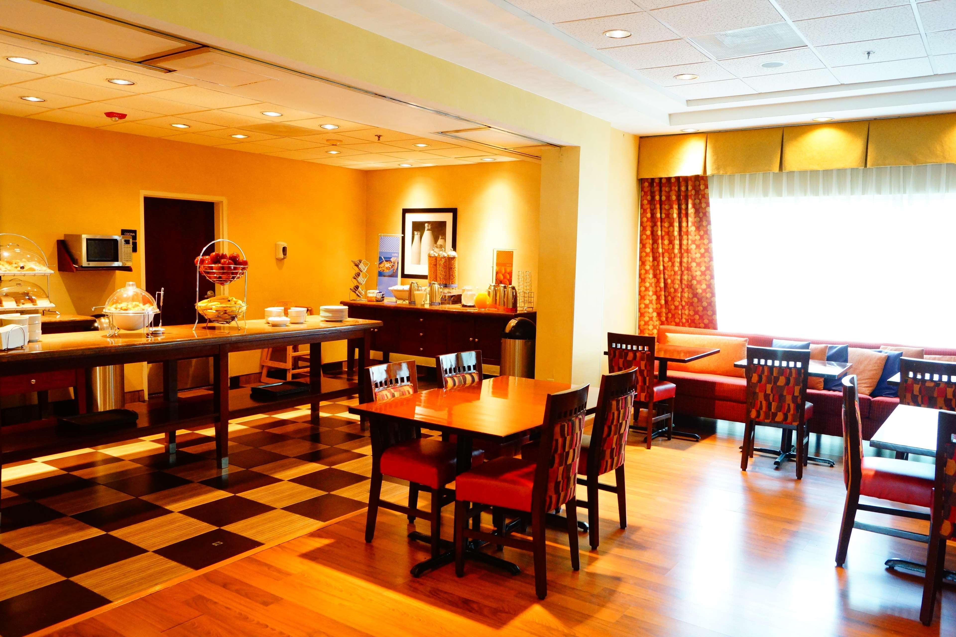 Hampton Inn By Hilton Guadalajara-Aeropuerto Las Pintas Экстерьер фото