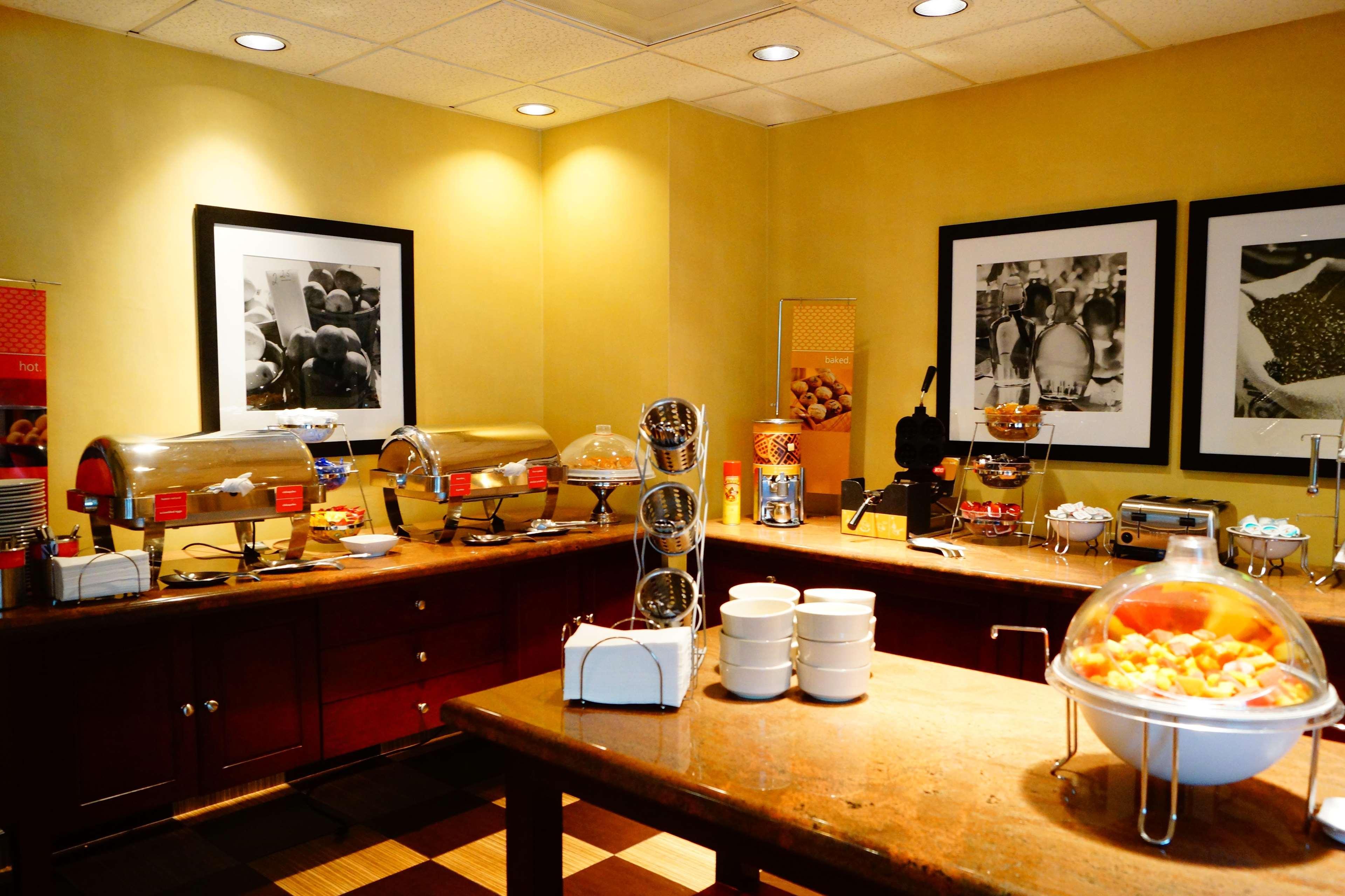 Hampton Inn By Hilton Guadalajara-Aeropuerto Las Pintas Экстерьер фото
