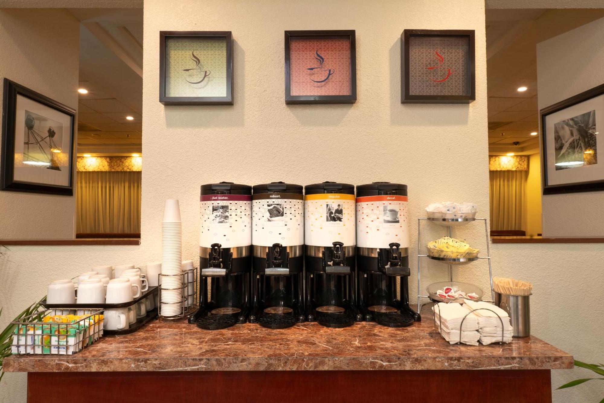 Hampton Inn By Hilton Guadalajara-Aeropuerto Las Pintas Экстерьер фото