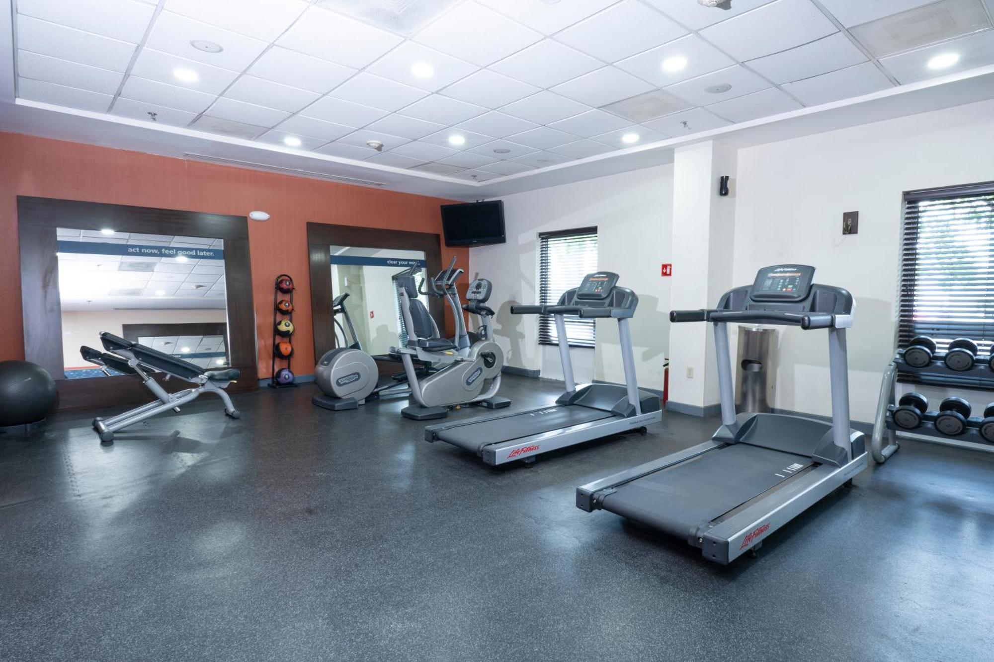 Hampton Inn By Hilton Guadalajara-Aeropuerto Las Pintas Экстерьер фото