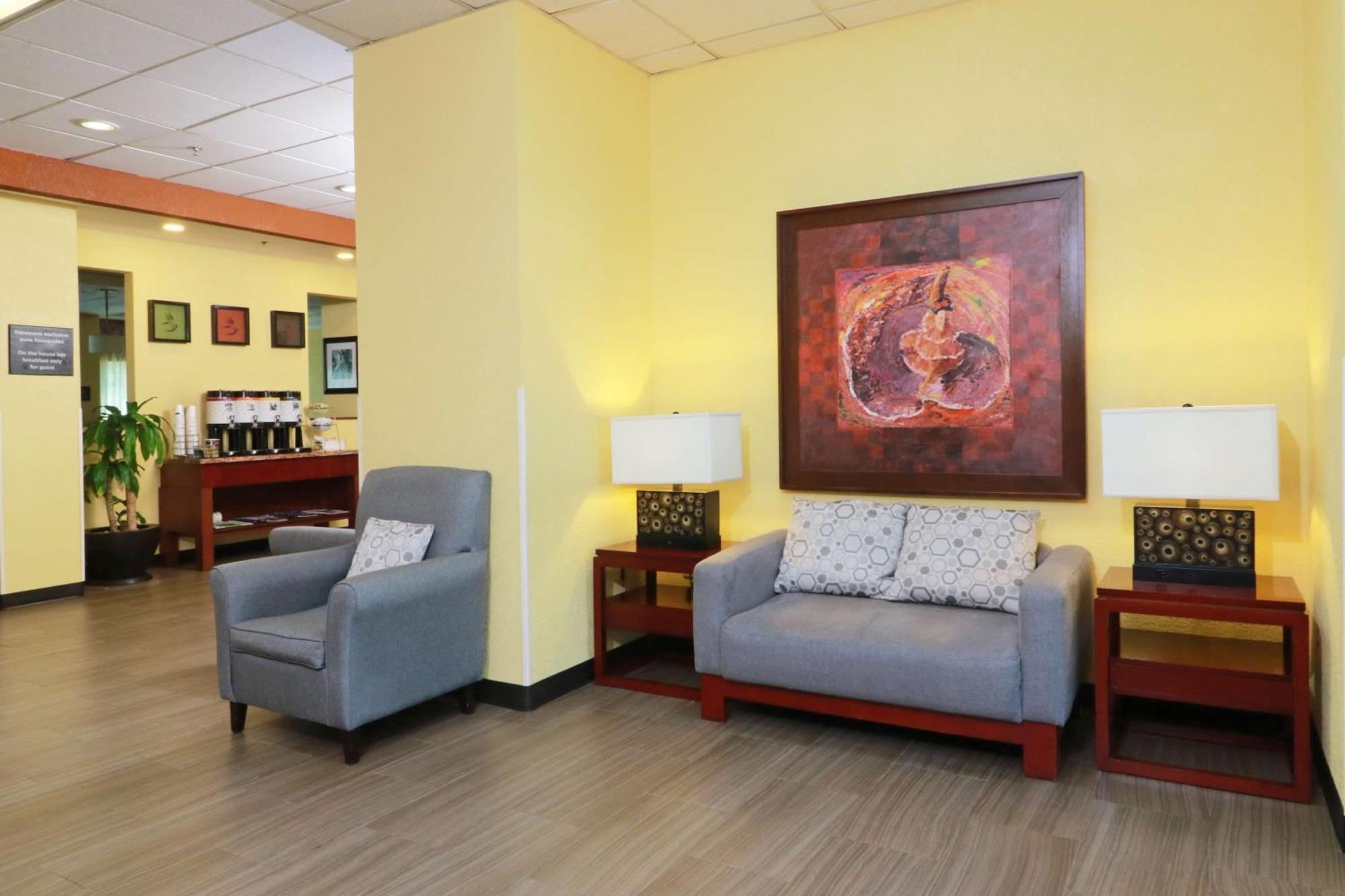Hampton Inn By Hilton Guadalajara-Aeropuerto Las Pintas Экстерьер фото