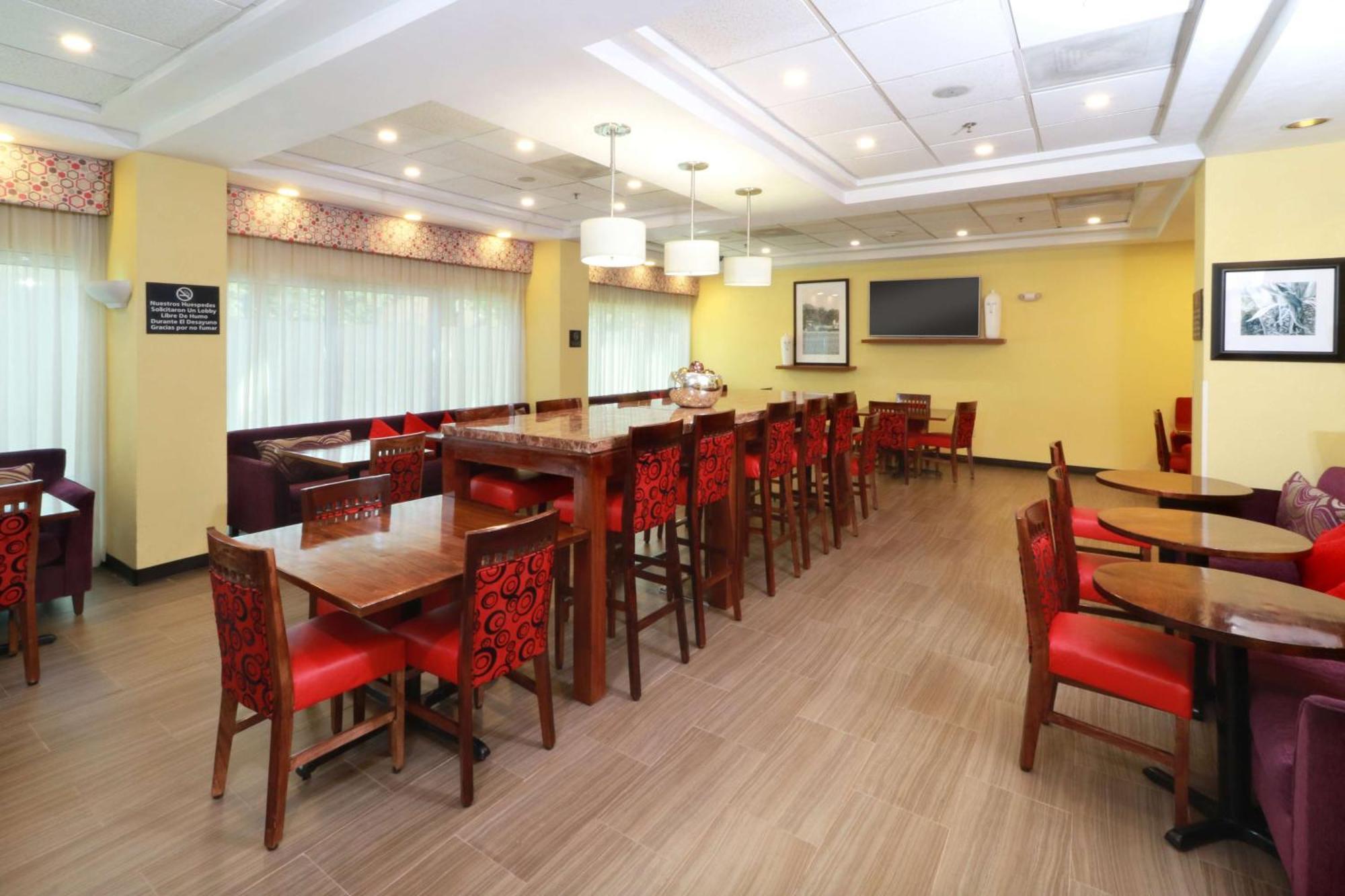 Hampton Inn By Hilton Guadalajara-Aeropuerto Las Pintas Экстерьер фото